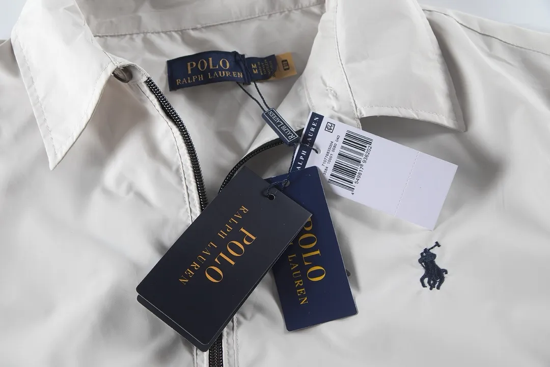 P316 Color: black/light card/off-white Size: S M L Customized two-color webbing strip on the back collar, with zippered side pockets inside ✅ - POLO brand zipper, genuine leather zipper piece, dark and light two-color buttons ✅ - RL25SS new jacket fabric is made of lightweight polyester fiber, windproof and waterproof, lighter, suitable for travel or daily outdoor sports, simple line design and wide and neat tailoring, unisex style for both men and women, good for commuting, classic and durable
